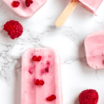 Deléitate con la irresistible paleta helada pica fresa