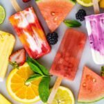 Disfruta de deliciosas paletas heladas de frutas naturales