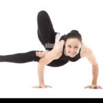 Equilibrio perfecto: Practica posturas avanzadas desde el inicio